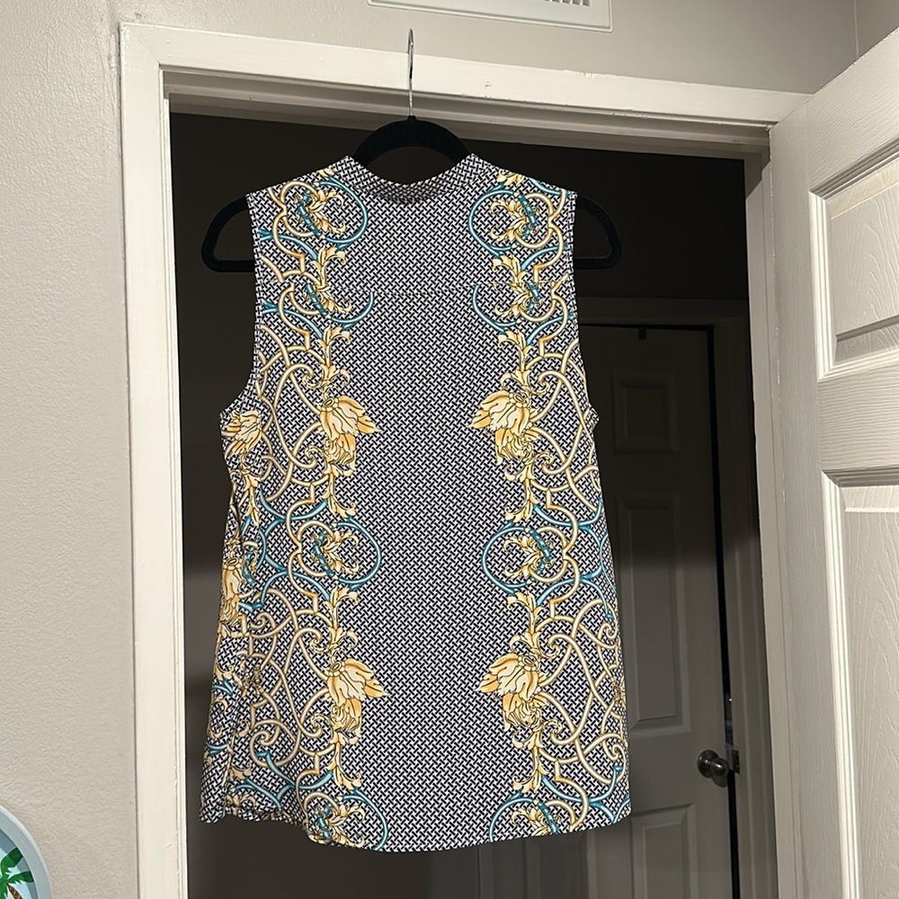 J McLaughlin silk shell size L - Picture 2 of 5